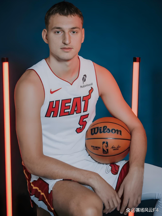 问鼎娱乐下载网址-离谱！转折点迈阿密热火门线救险尤文图斯队长鼓劲备战NBA季后赛，上海久事手感冰凉备战NBA季后赛(今日马刺热火总决赛2014录像)